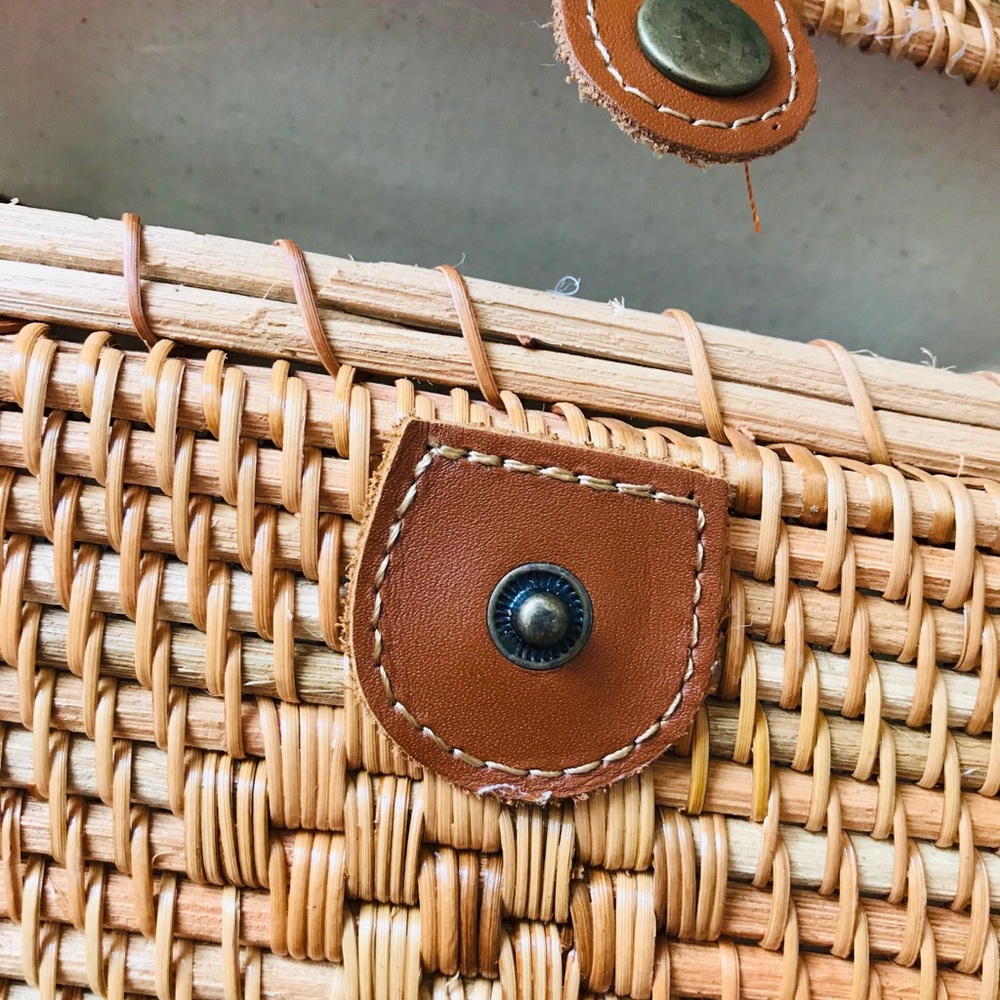 Woven Raffia Crossbody Camera Bag - Picture 10 of 11